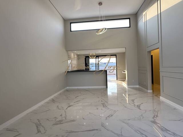 #1056 - Casa para Venda em Valinhos - SP
