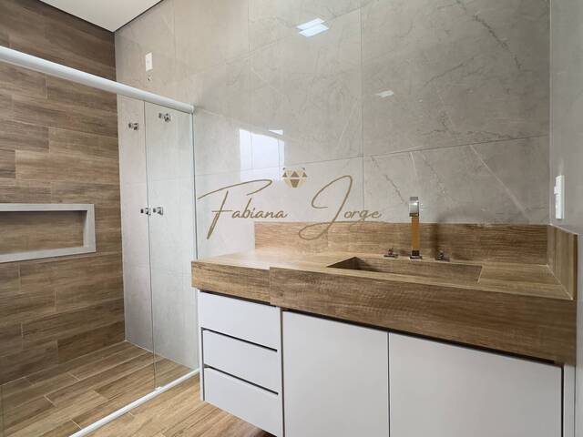 #1068 - Casa para Venda em Valinhos - SP - 2