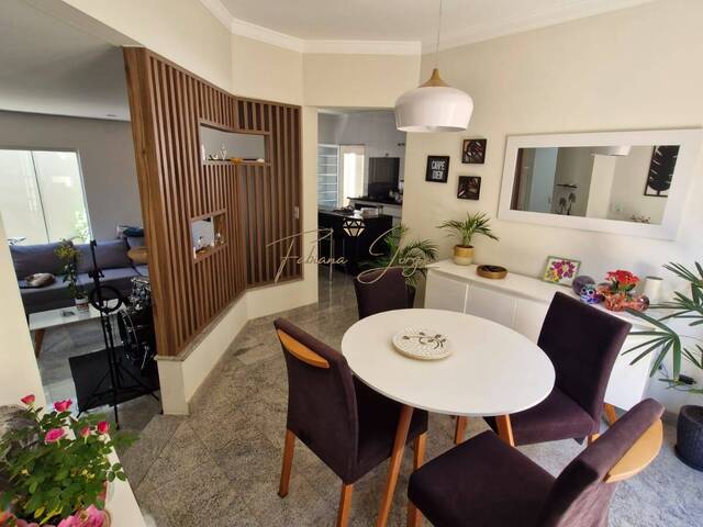 Sobrado para Venda em Valinhos - 2